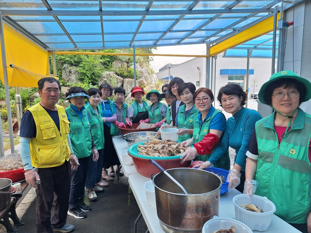 0722 강남동 새마을부녀회, 초복 맞이 삼계탕 나눔 실천 (1).jpg