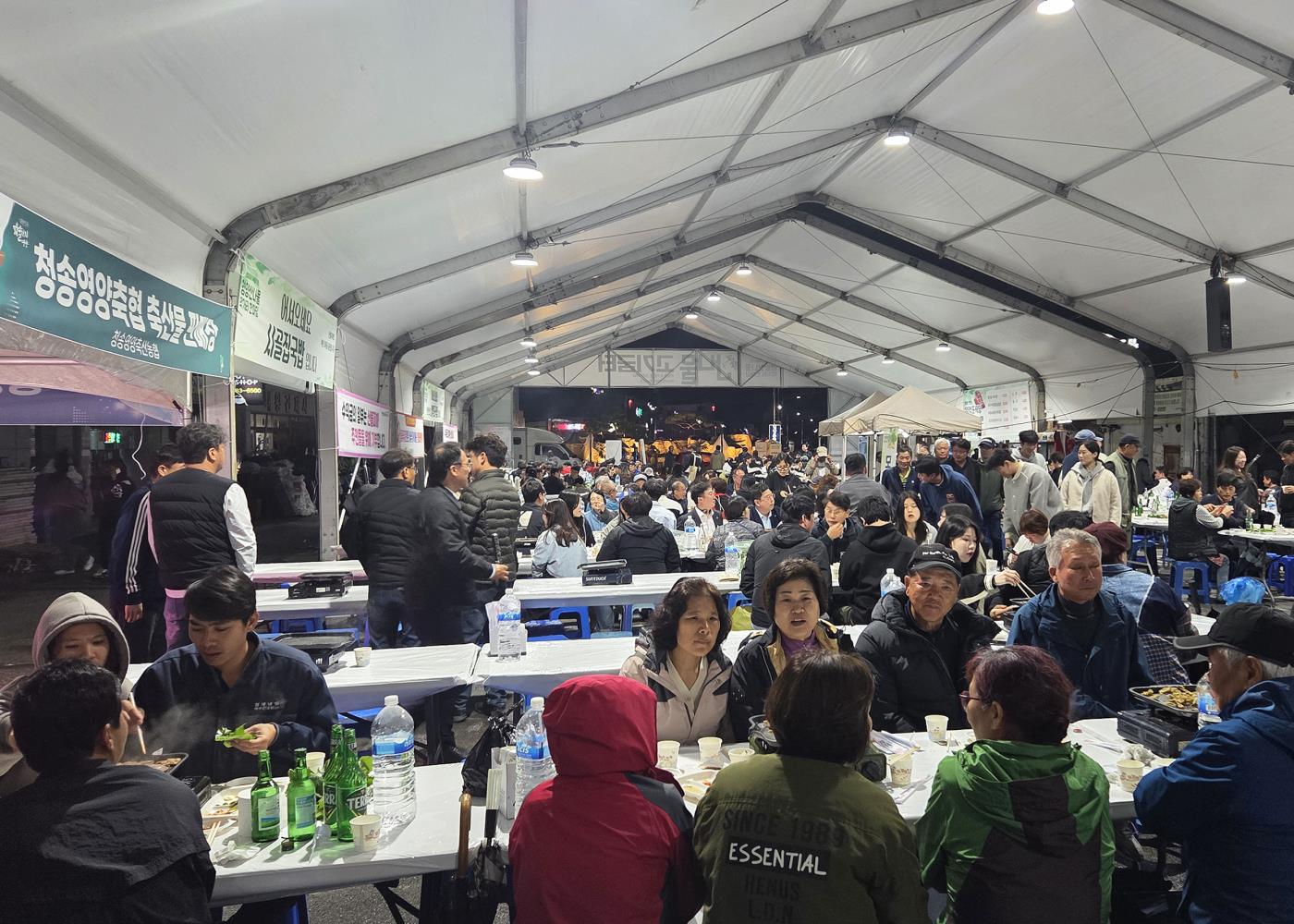 4-4 사진(영양 산나물 먹거리 한마당 참여 상인 '기부로 온정 나눔').jpg