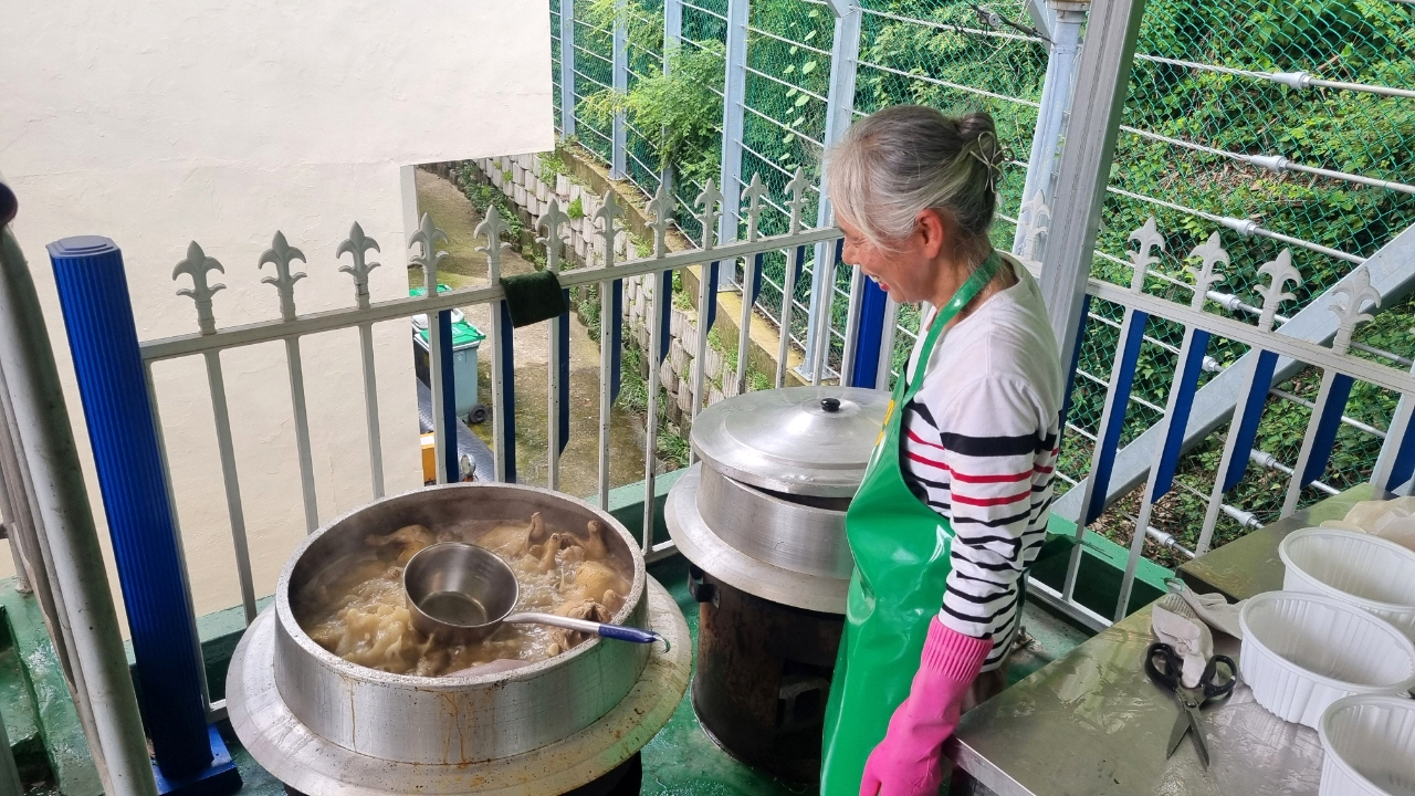 0722 일직면 새마을부녀회, 사랑의 삼계탕드림 봉사 (3).jpg