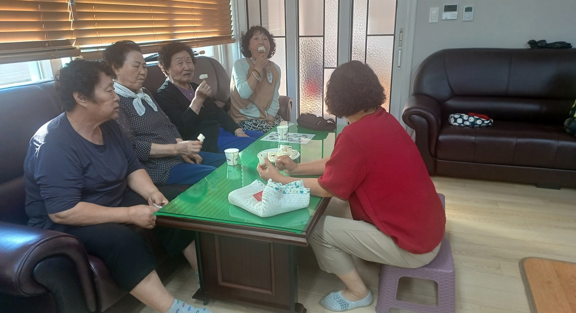 0810 안기동 새마을부녀회, 사랑의 떡 나눔 행사 진행 (2).jpg
